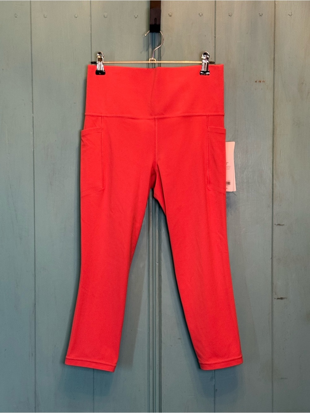 NWT Athleta Salutation Stash Pocket II Capri Leggings Coral Pink Size Small